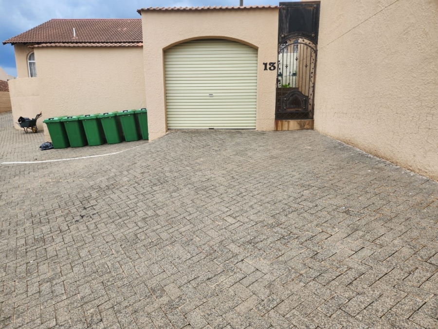 2 Bedroom Property for Sale in Heuwelsig Free State